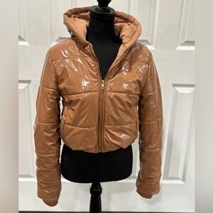 KAYLEE KOLLECTION WOMENS VINYL TAN CROPPED HOODED PUFFER JACKET size M